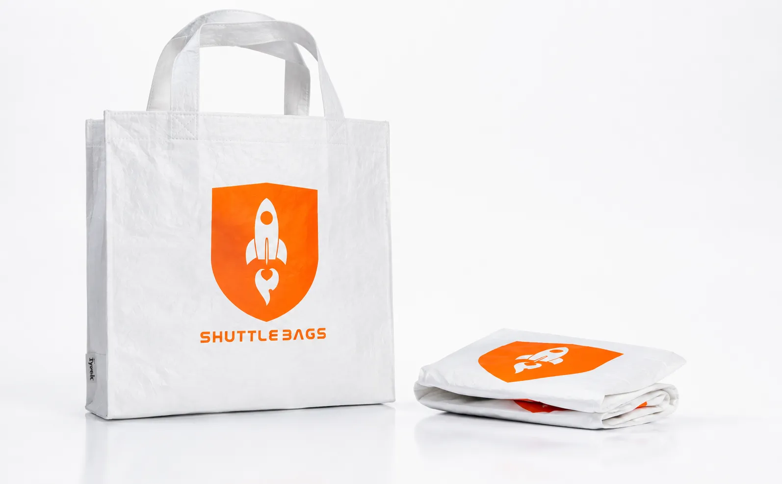 Bedruckte Tyvek®-Werbetasche von ShuttleBags® mit gefalteter Tasche